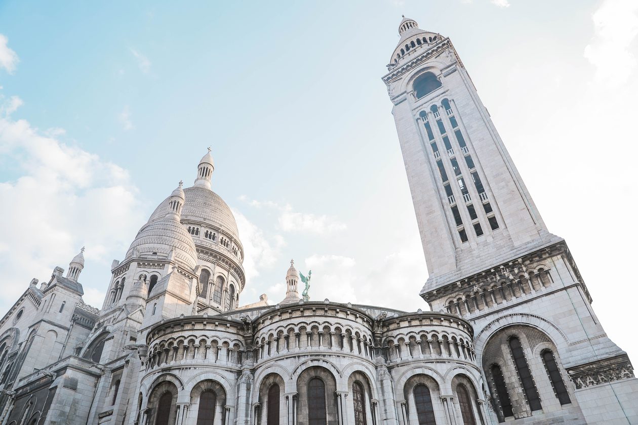 Stunning architectural shot of the iconic Sacré-Cœur Basilica against a clear sky in Paris.